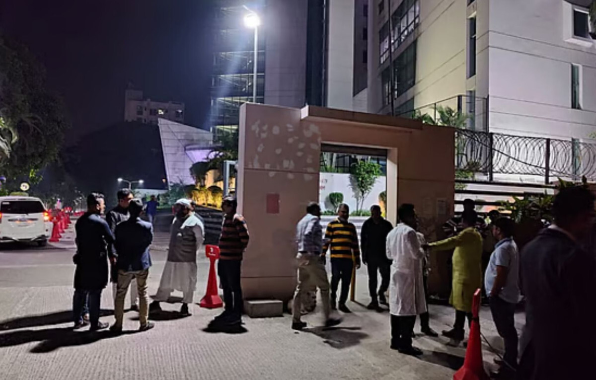 Khaleda Zia in CCU: BNP Leaders Gather at Evercare Hospital