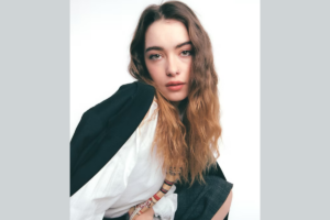 Liv Bloore’s Haunting Debut “The Darling Song” Explores Love and Longing