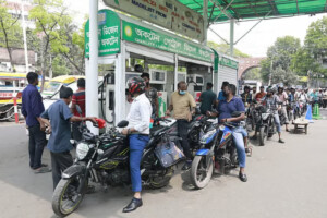 Long Queues at Fuel Stations Amid Eid Rush