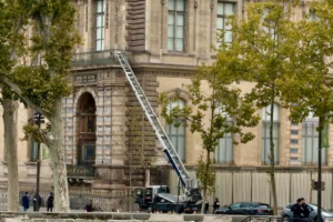 Louvre Museum to Remain Closed on Monday Following Daring Crown Jewels Heist
