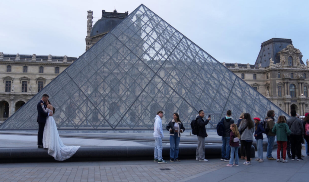 louvre reopens after daring royal jewellery heist Louvre Reopens After Daring Royal Jewellery Heist