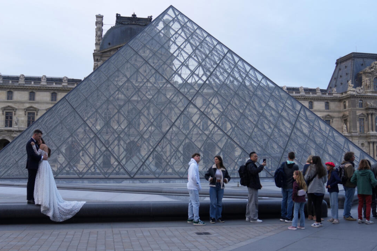 Louvre Reopens After Daring Royal Jewellery Heist