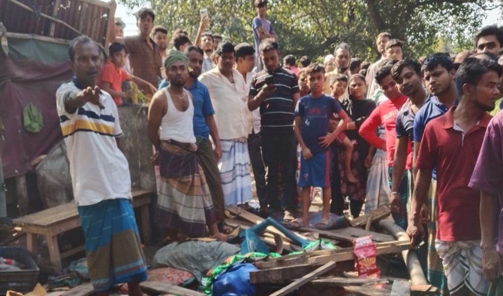 madaripur lorry loses control and crashes into shop one dead Madaripur: Lorry Loses Control and Crashes into Shop, One Dead