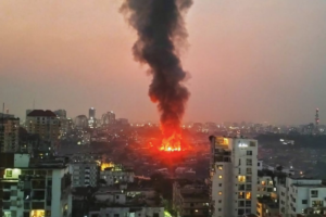 Major Fire Breaks Out at Korail Slum in Mohakhali