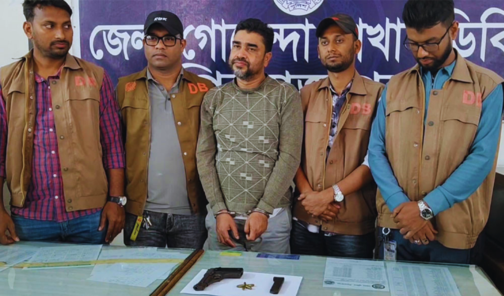 Man Arrested with Foreign Pistol 3 man arrested with foreign pistol Man Arrested with Foreign Pistol