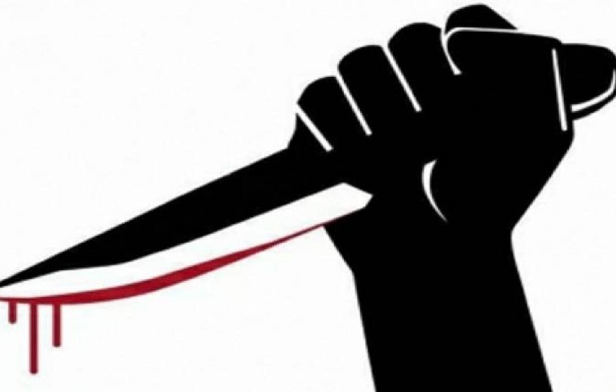 Man Stabbed and Robbed in Karwan Bazar