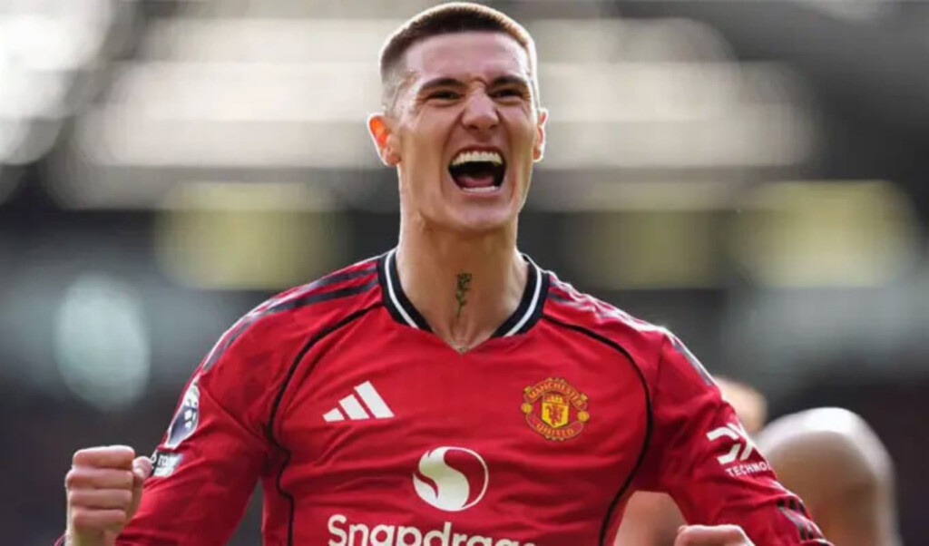 Man United Climbs Third After Palace Victory 3 man united climbs third after palace victory Man United Climbs Third After Palace Victory