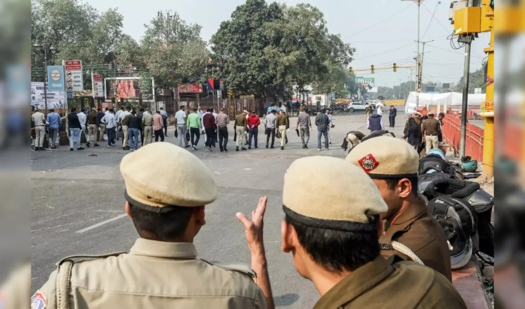 mass arrests in kashmir following explosion in delhi Mass Arrests in Kashmir Following Explosion in Delhi