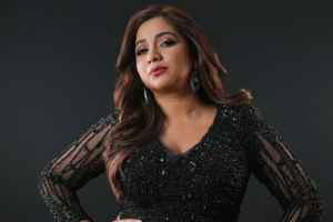 Massive Crowd at Shreya Ghoshal’s Concert, Two Faint