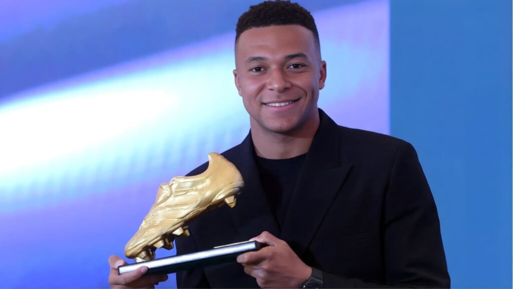 mbapp delighted to receive the golden boot Mbappé delighted to receive the Golden Boot