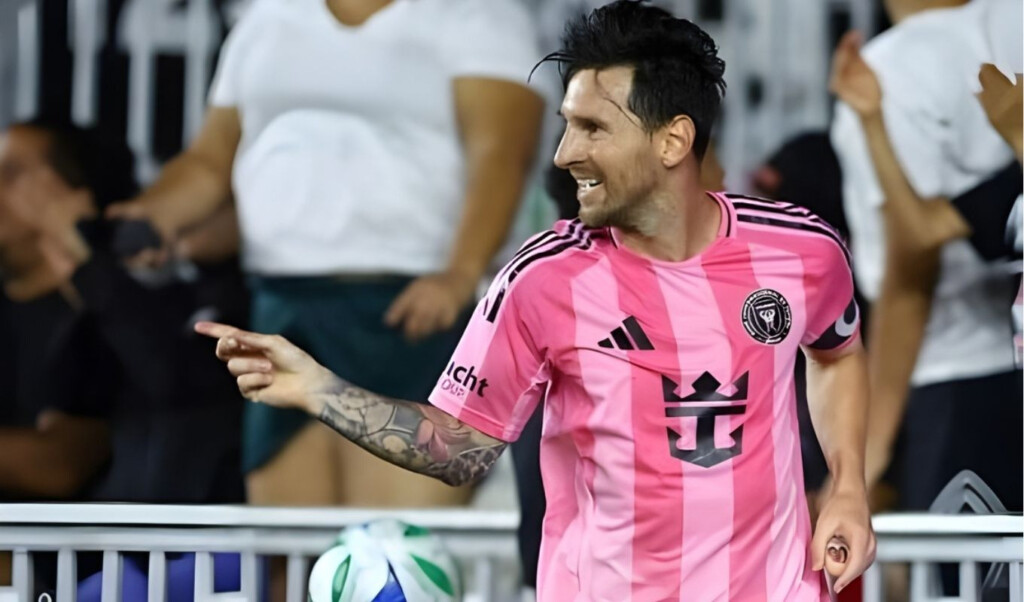messi faces barcelona in the pre season Messi faces Barcelona in the pre-season