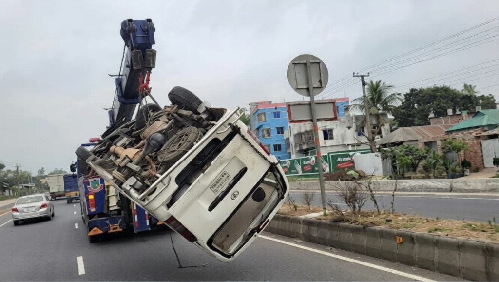 microbus cylinder explosion kills three Microbus Cylinder Explosion Kills Three