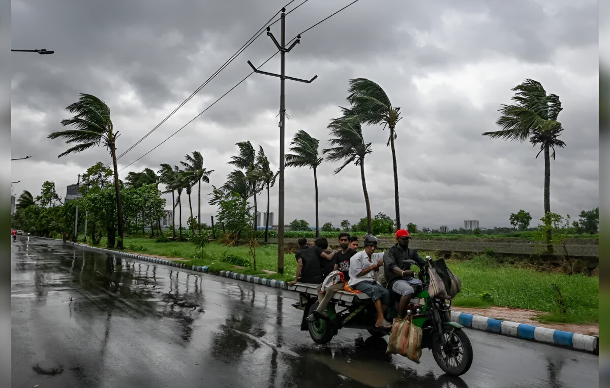 Midday Storm Alert for Six Districts