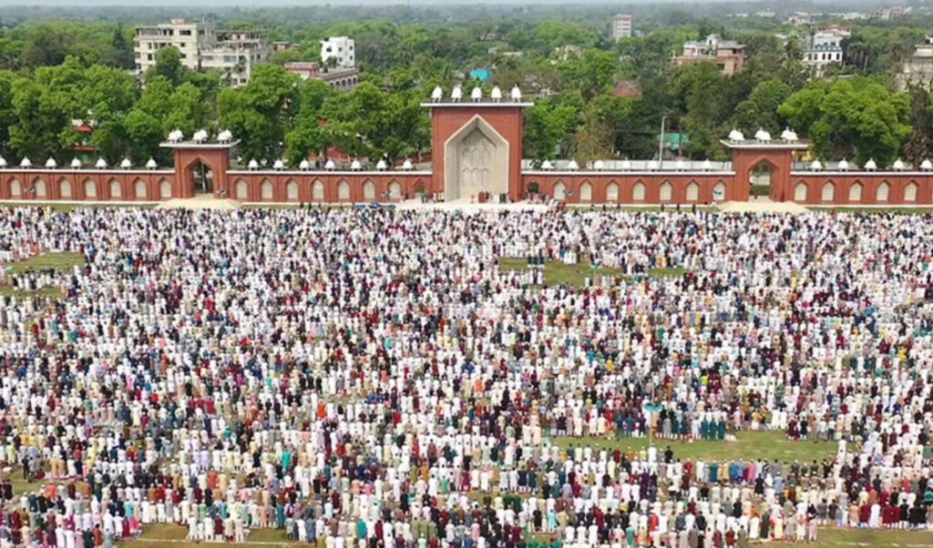 Millions Attend Eid Prayer at Dinajpur 2 millions attend eid prayer at dinajpur Millions Attend Eid Prayer at Dinajpur