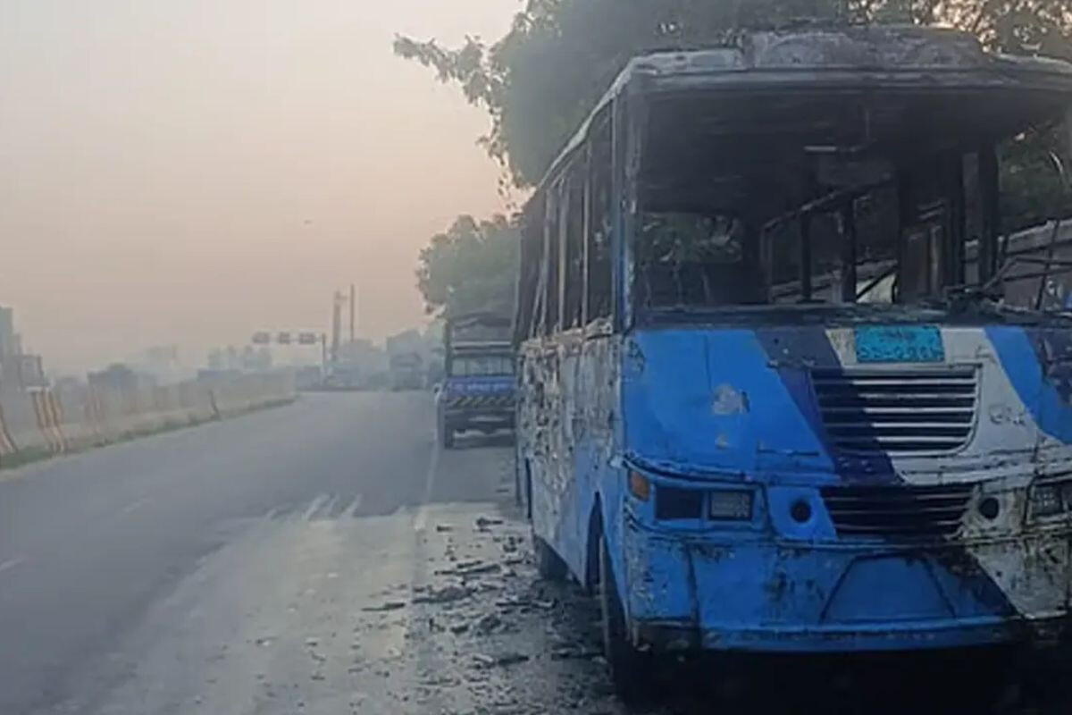 minibus catches fire in Siddhirganj