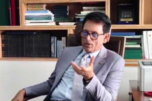 Minister Urges Higher Education Spending