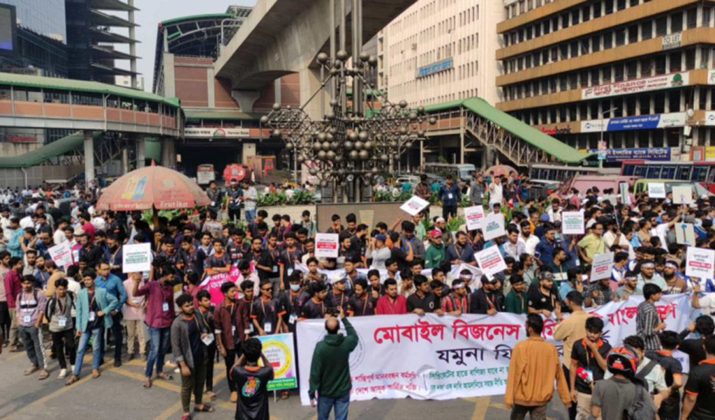 mobile phone traders announce siege of btrc office Mobile Phone Traders Announce Siege of BTRC Office