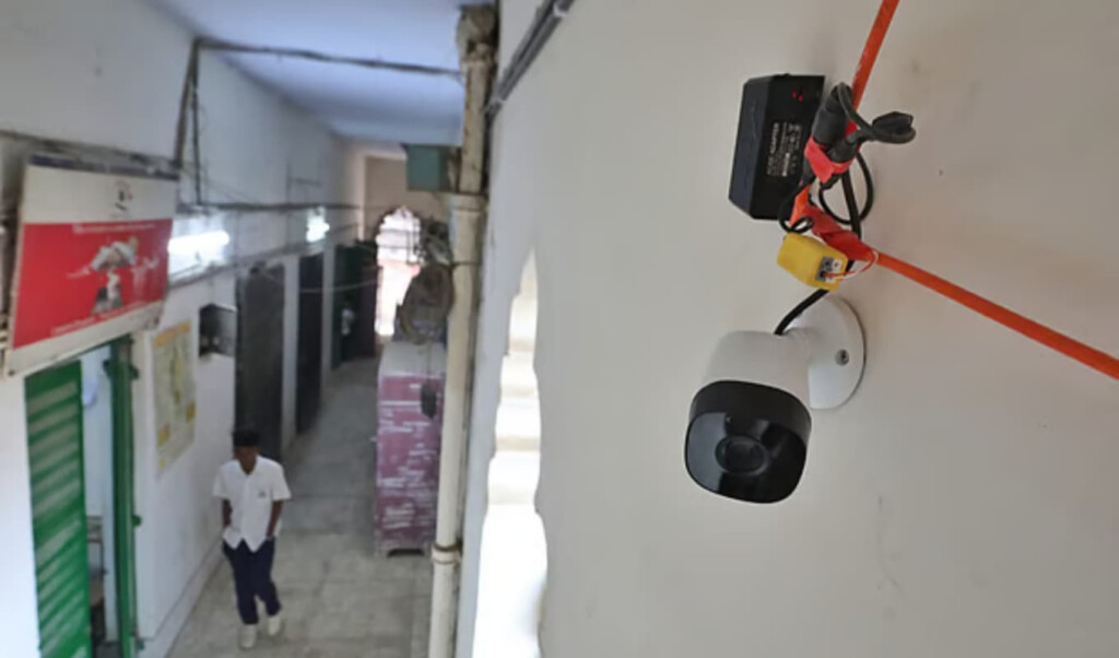 mobile phones banned at polling stations Mobile Phones Banned at Polling Stations
