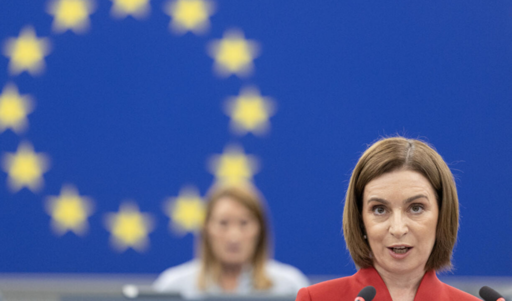 moldovan voters face crossroads between russia and eu Moldovan Voters Face Crossroads Between Russia and EU