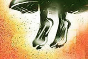 Mother finds daughter’s body hanging after coming from Dhaka