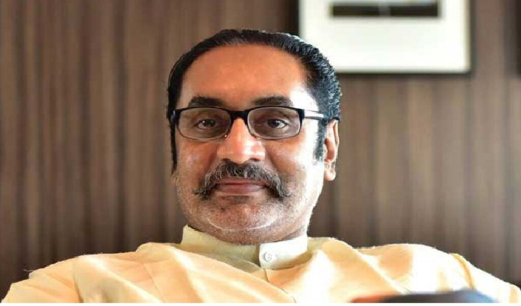 mysterious fire at pinaki bhattacharyas house gate in bogura Mysterious fire at Pinaki Bhattacharya’s house gate in Bogura