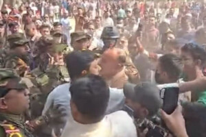 “Nasiruddin trapped at the cannon’s mouth, rescued by the army.”