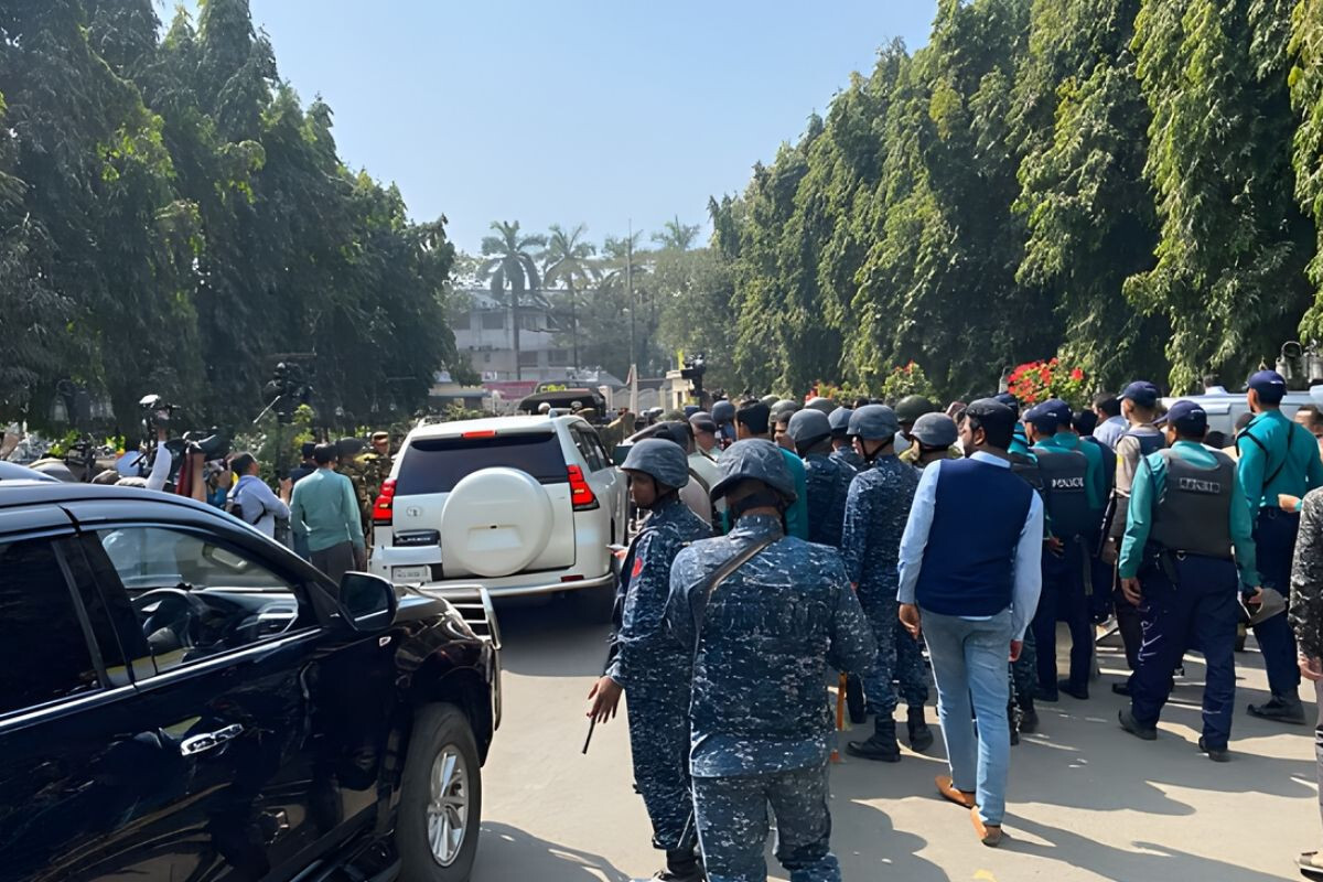 Naval Adviser Confronts Striking Workers at Chittagong