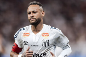 Neymar Defies Injury to Secure Santos Victory