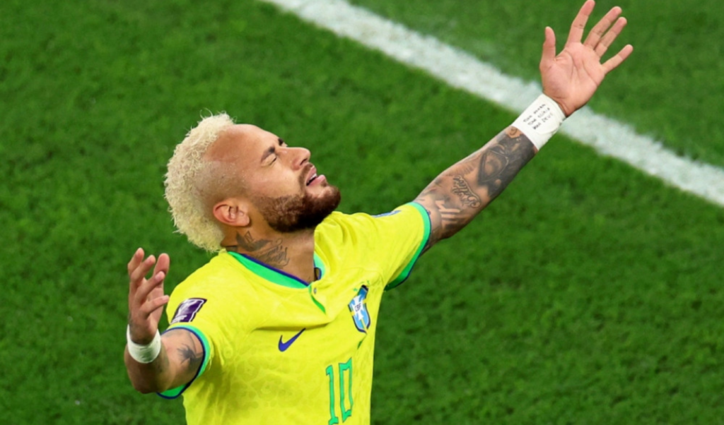 neymar undergoes knee surgery six months ahead of the world cup Neymar Undergoes Knee Surgery Six Months Ahead of the World Cup