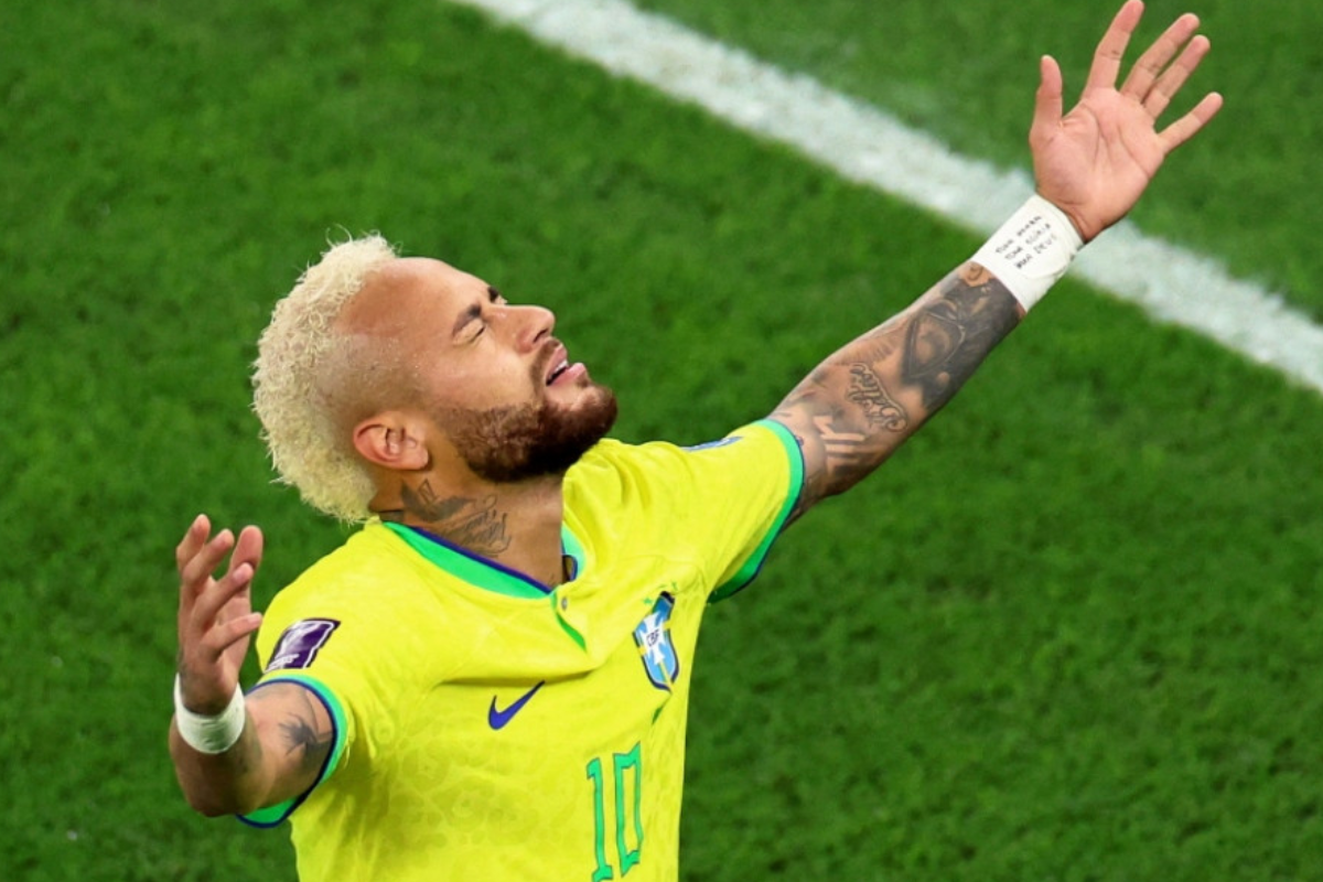 Neymar Undergoes Knee Surgery Six Months Ahead of the World Cup