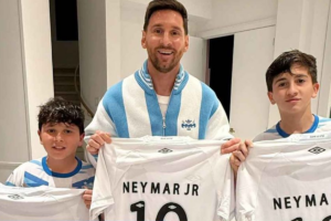 Neymar’s Thoughtful Gift for Messi and His Sons Celebrates Footballing Legacy and Friendship