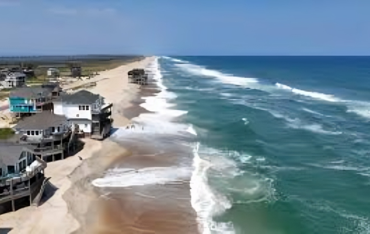 North Carolina Braces for Coastal Flooding as Hurricane Erin Swirls Offshore