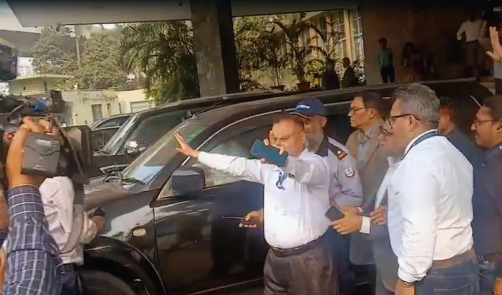 officials force out governors adviser amid tensions Officials Force Out Governor’s Adviser Amid Tensions