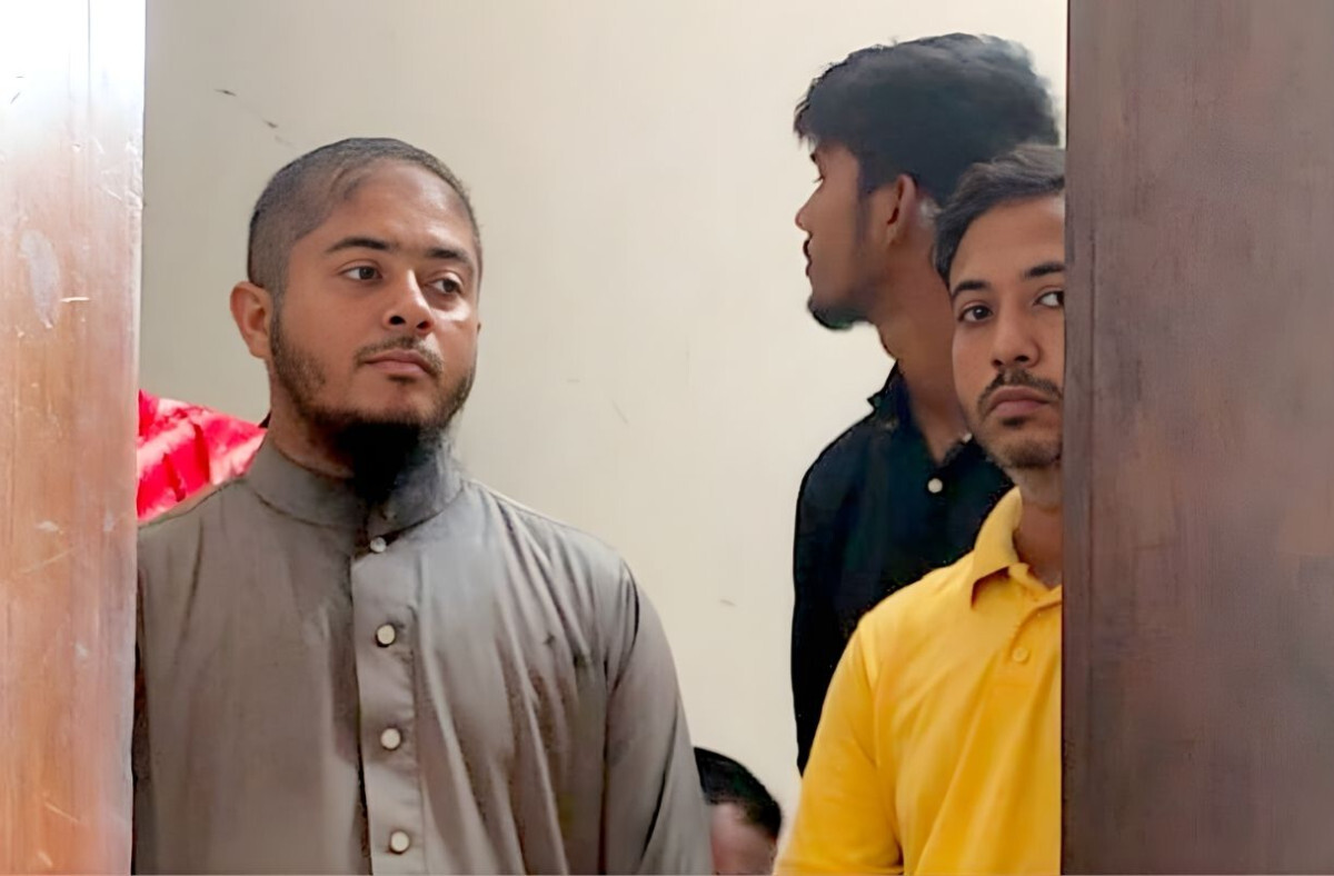 On August 5 We Hanged a Policeman We’ll Hang You Next: Two Youths Threaten Traffic Sergeant in Uttara