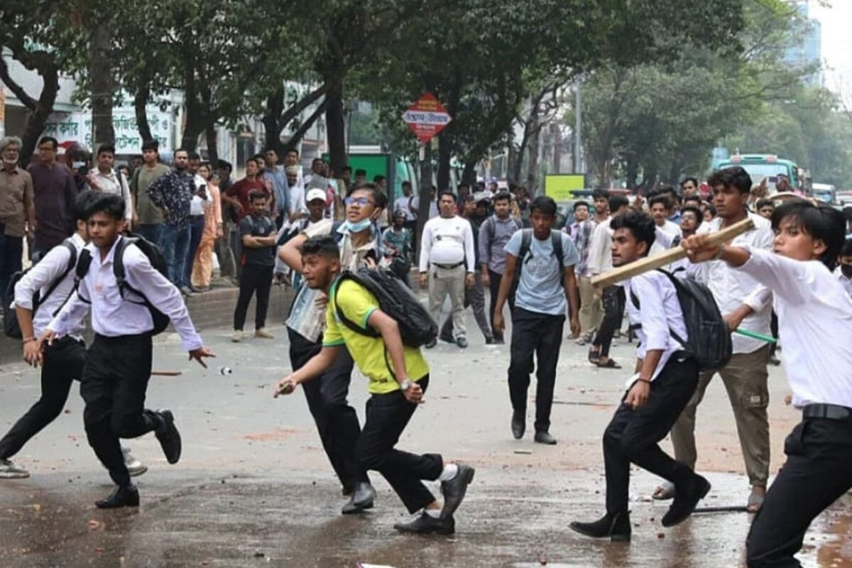 Once again, students from Dhaka College and Dhanmondi Ideal clash