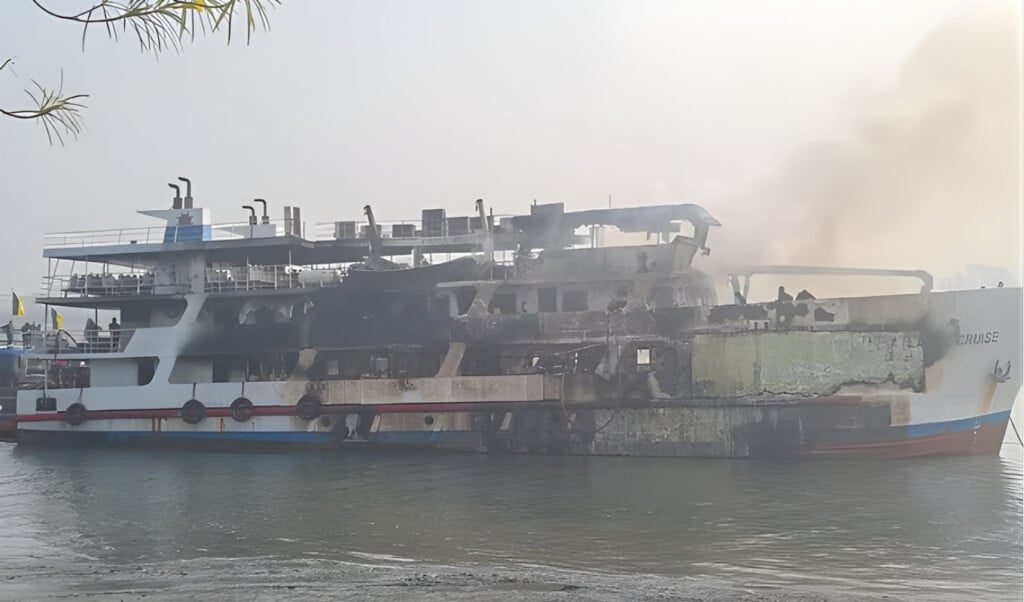 one killed in fire on st martin passenger ship in coxs bazar One killed in fire on St. Martin passenger ship in Cox's Bazar