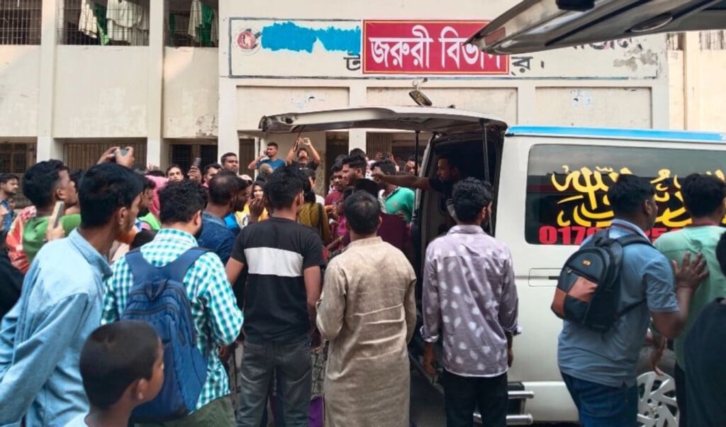 Over 200 Garment Workers Injured in Tongi as Earthquake Sparks Panic 2 over 200 garment workers injured in tongi as earthquake sparks panic Over 200 Garment Workers Injured in Tongi as Earthquake Sparks Panic
