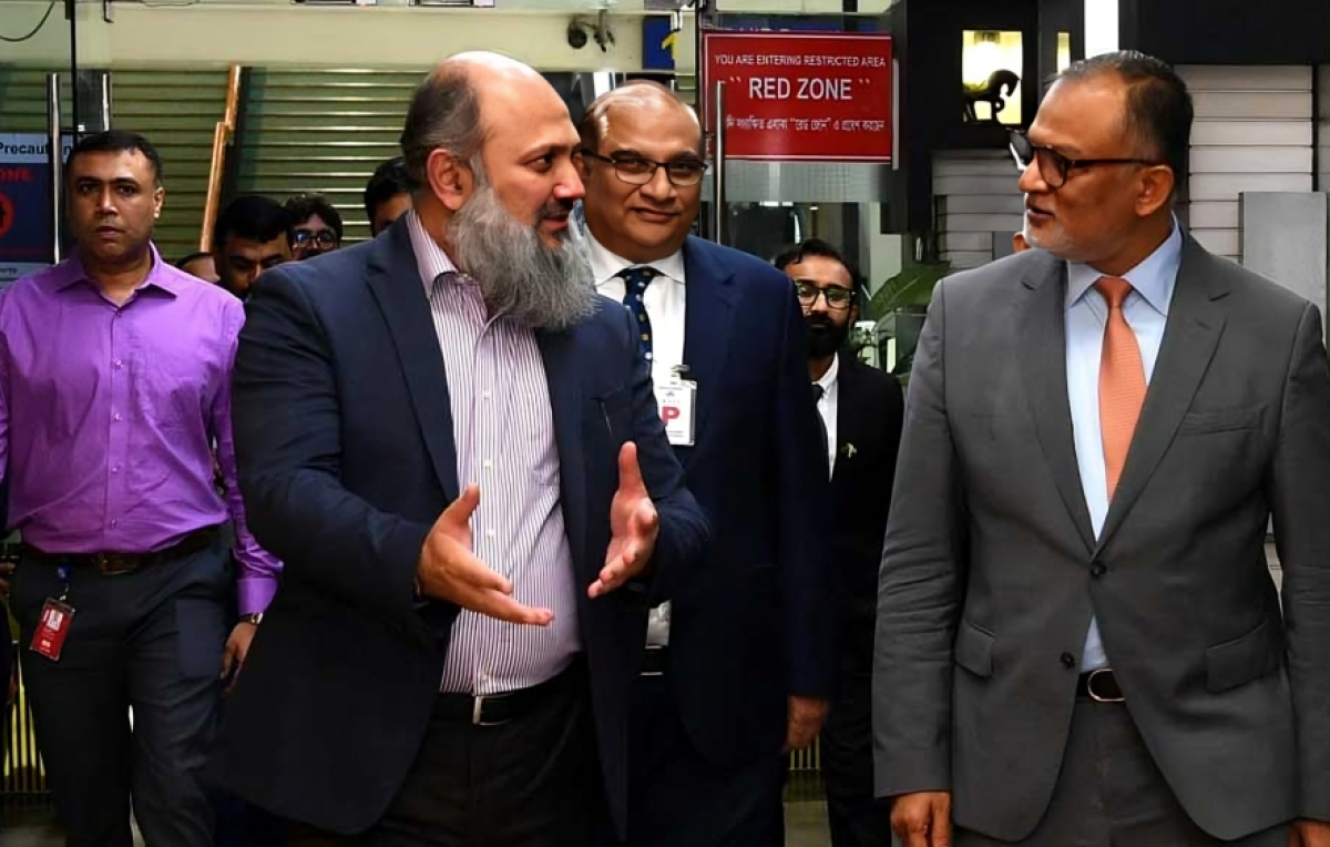 Pakistani Commerce Minister Jam Kamal Khan Arrives in Dhaka