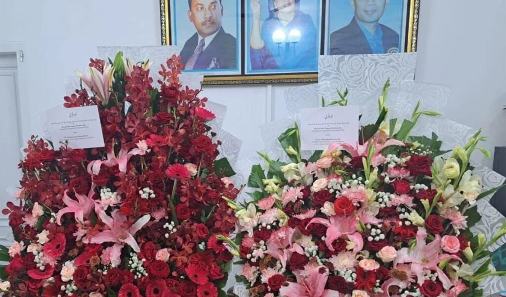 pakistans prime minister sends flowers wishing khaleda zias speedy recovery Pakistan’s Prime Minister Sends Flowers Wishing Khaleda Zia’s Speedy Recovery
