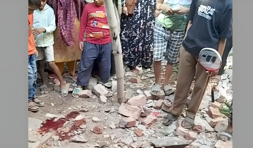 panic in narsingdi during earthquake three seriously injured as roof collapses 62 seek medical care Panic in Narsingdi During Earthquake: Three Seriously Injured as Roof Collapses, 62 Seek Medical Care