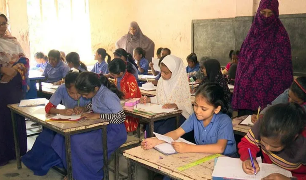 parents conduct exams amid teachers strike in kushtia Parents Conduct Exams Amid Teachers’ Strike in Kushtia