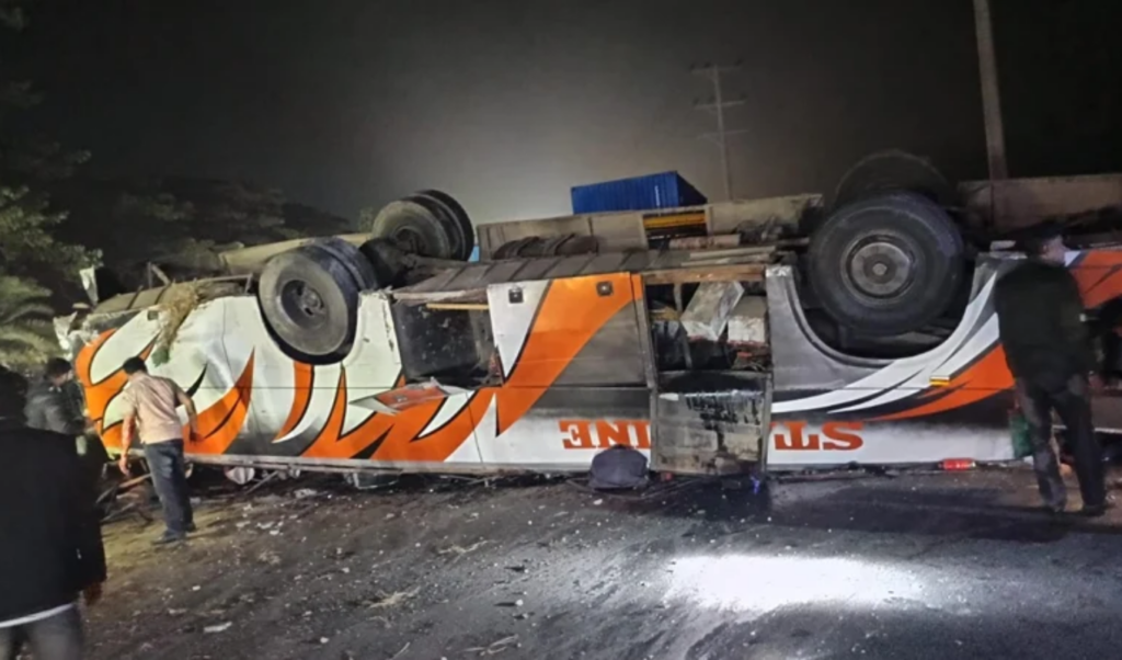 passenger bus overturns in comilla several injured Passenger Bus Overturns in Comilla, Several Injured