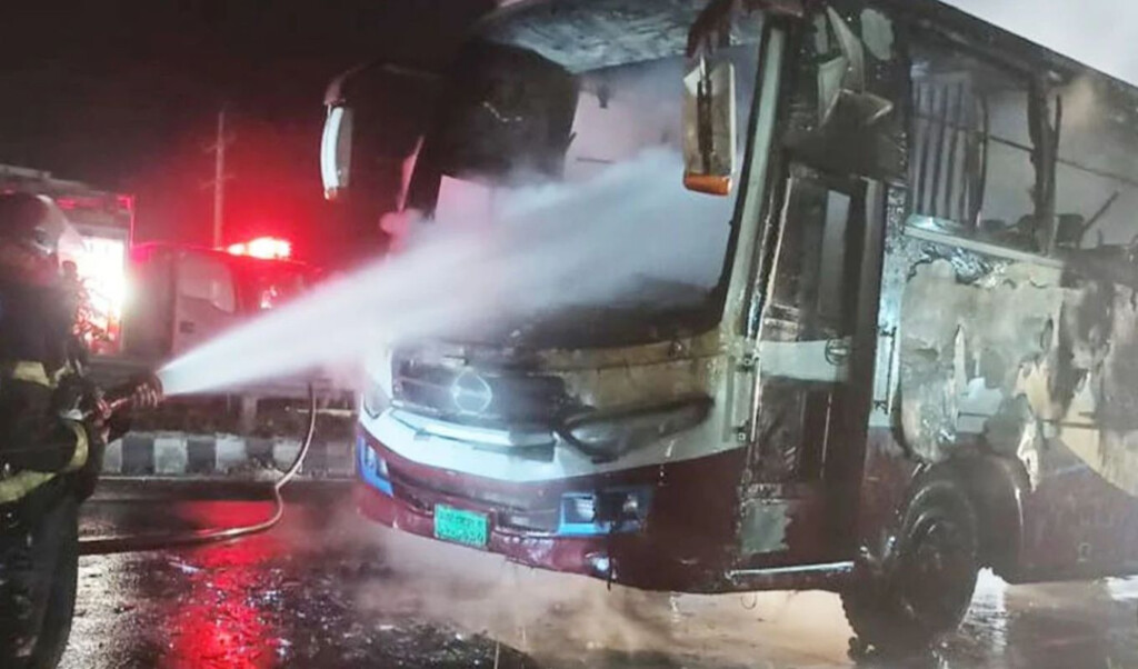 passenger bus set on fire on dhakatangail highway at midnight Passenger Bus Set on Fire on Dhaka–Tangail Highway at Midnight