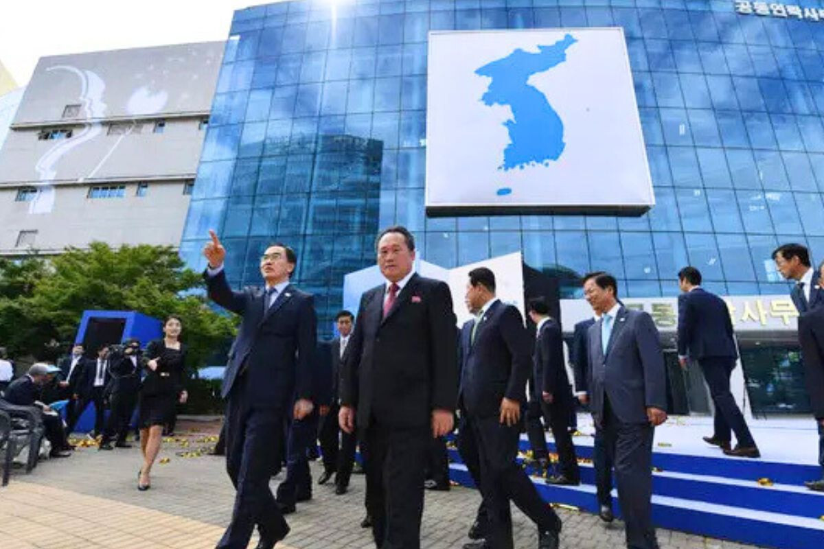 Pentagon Chief Visits Korean Border for First Time in Eight Years