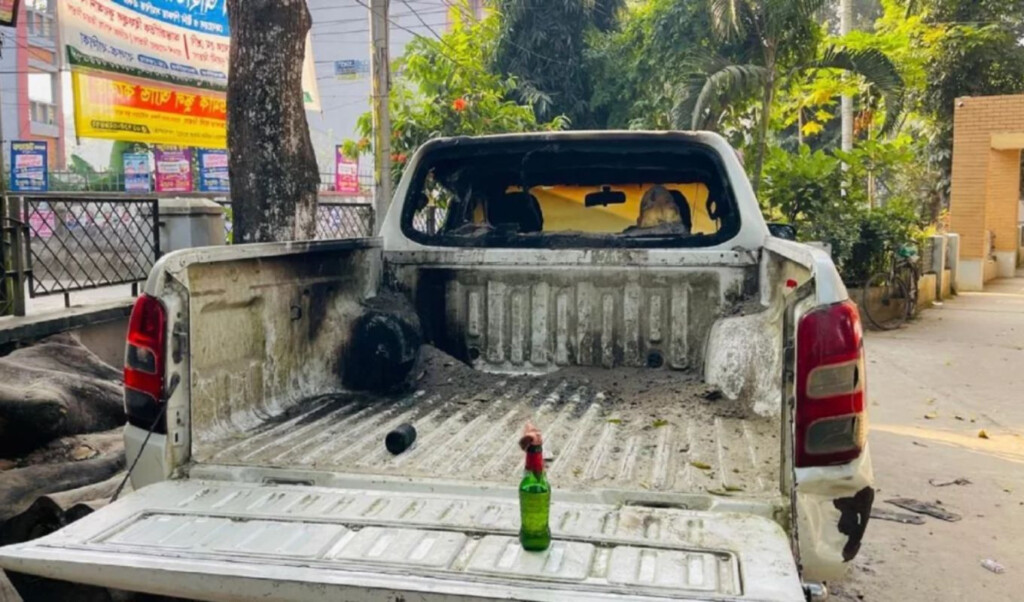 petrol bombs thrown at public works department and grameen bank in gopalganj Petrol Bombs Thrown at Public Works Department and Grameen Bank in Gopalganj