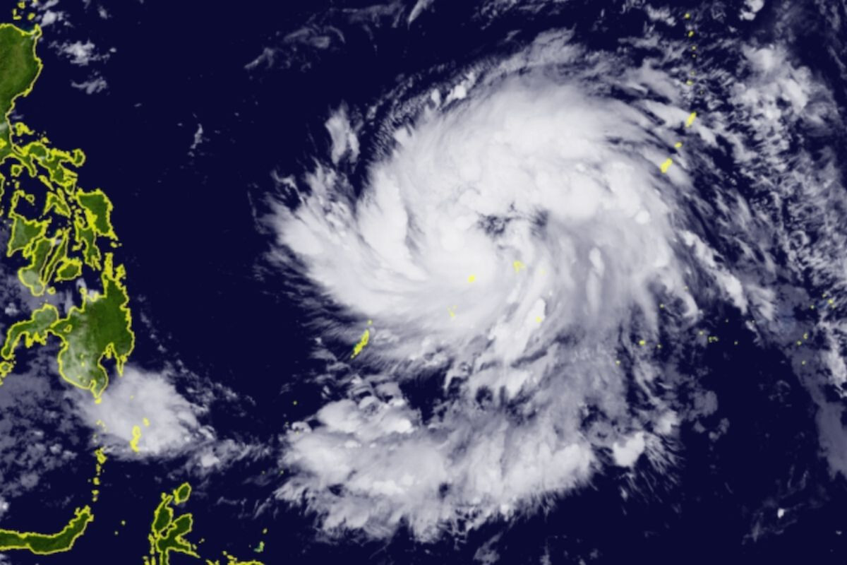 Philippines on Edge as Super Typhoon Fung-wong Unleashes Fury