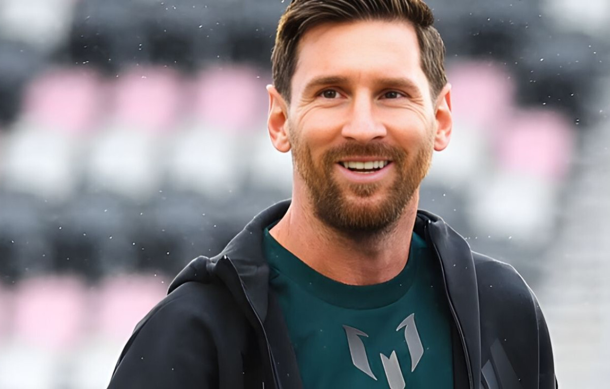 Photograph with Messi in Hyderabad Costs Nearly Ten Lakh Rupees