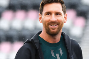 Photograph with Messi in Hyderabad Costs Nearly Ten Lakh Rupees