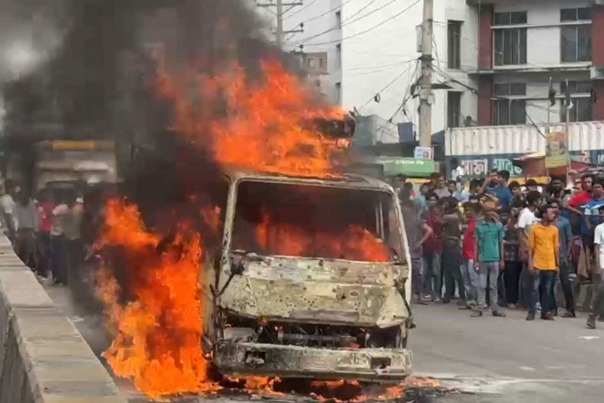 Pickup Set Ablaze in Ashulia