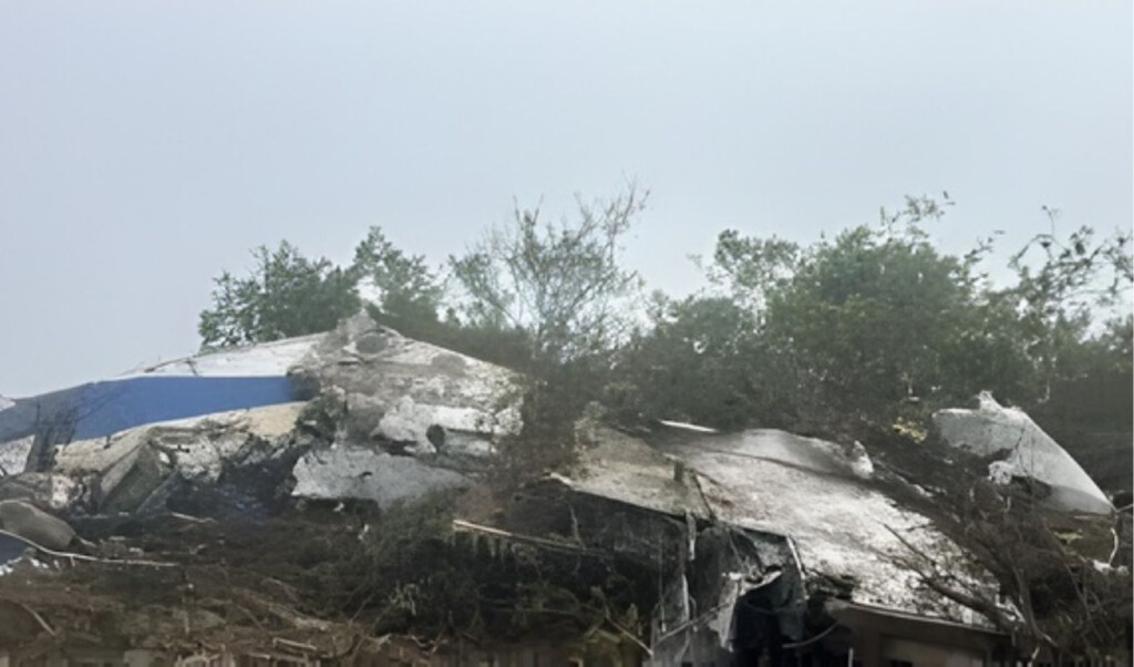 Plane crashes near Colombian border, killing 15 people 3 plane crashes near colombian border killing 15 people Plane crashes near Colombian border, killing 15 people